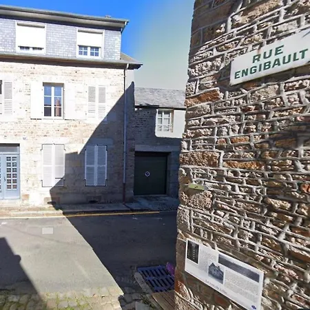 Suspendu Entre Vieille Et Campagne * Avranches